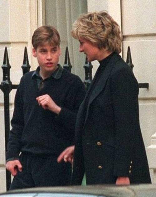 Công nương Diana bên con trai cả William trước khi qua đời vì tai nạn xe hơi năm 1997. Ảnh: Pinterest.