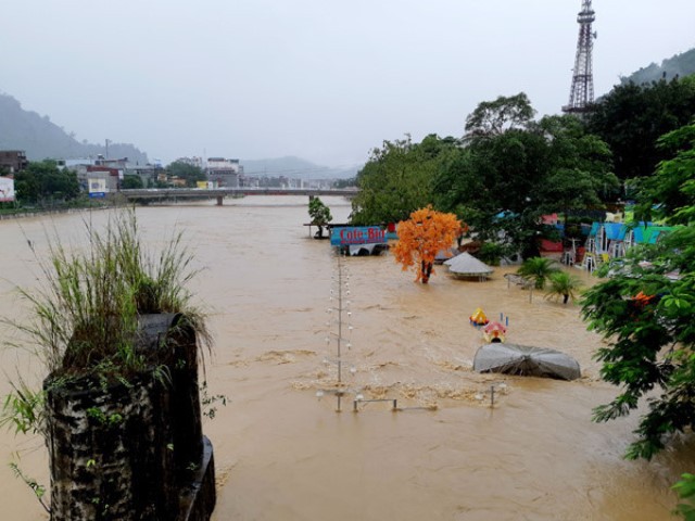 
Thành phố Hà Giang chìm trong mưa lũ trước ngày thi THPT quốc gia 2018.
