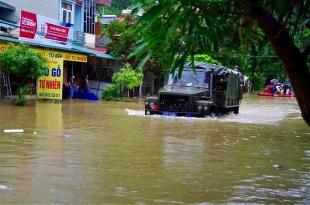 
Xe chuyên dụng đón thi sinh đi thi.
