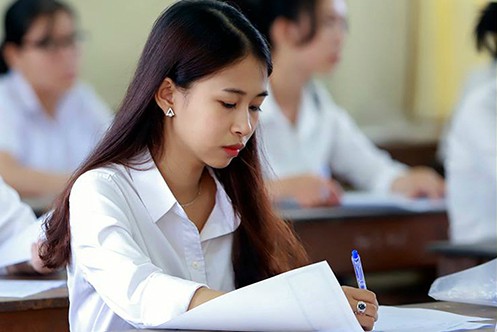 Thí sinh tham dự kỳ thi THPT quốc gia 2018. Ảnh: Nguyễn Đông.