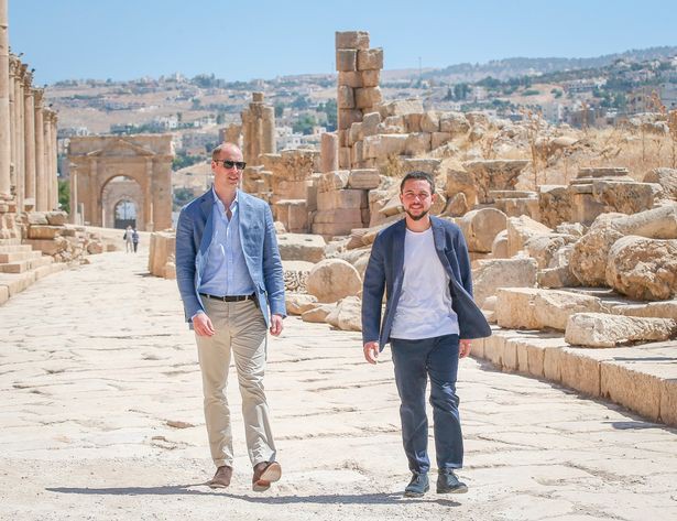 Hoàng tử William đã đến Jordan, nơi Công nương Kate cùng gia đình từng sinh sống ở đây 3 năm.