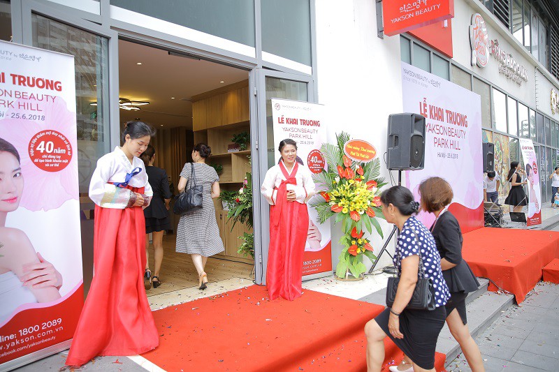 Sự kiện thu hút nhiều khách hàng đến tham quan và trải nghiệm dịch vụ.