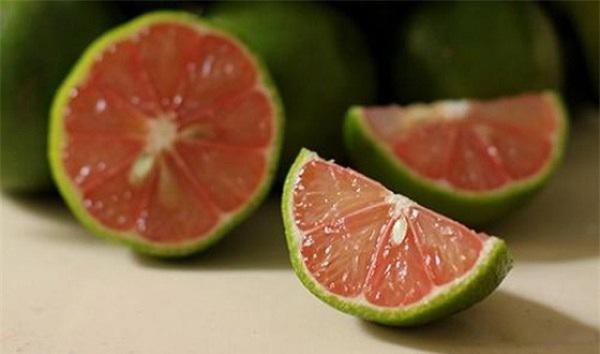 Với cách uống nước chanh này giúp giảm vị chua và không gây hại cho cơ thể.