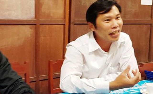 
Ông Trần Văn Bình - Hiệu trưởng trường Lê Thuyết trả lời với báo chí. Ảnh: TTT
