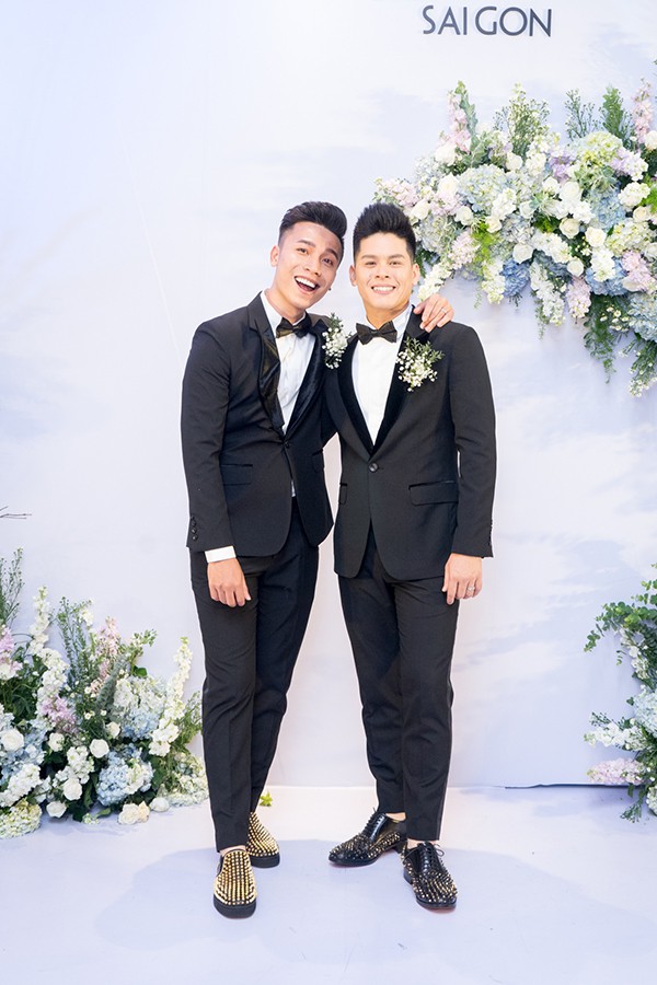 Bi&ecirc;n đạo m&uacute;a John Huy v&agrave; bạn đời Nhiệm Huỳnh.