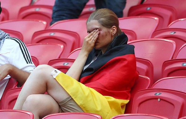 
Ngay khi đội Đức thất bại, người hâm mộ môn thể thao vua phát hiện ra một chi tiết đặc biệt. Đó là đội tuyển Đức đã rơi vào dớp như Pháp (2002), Italy (2010) và Tây Ban Nha (2014). Họ đều vô địch và 4 năm sau đến kỳ World Cup đều bị loại ở vòng bảng.
