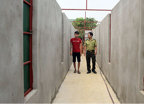 Hiện anh Nguyễn Tuấn Phong đang tiếp tục đầu tư xây dựng thêm dãy chuồng rắn nhằm mở rộng trang trại.