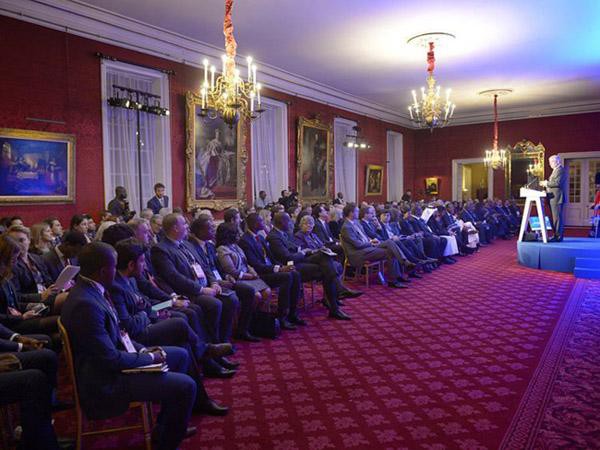 Hoàng tử Andrew phát biểu tại Hội nghị thượng đỉnh đầu tư toàn cầu ở London tại Cung điện St James.