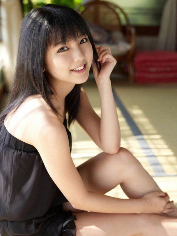 
Vẻ đẹp non nớt trong trẻo của nữ diễn viên Nhật Bản.
