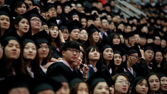 Nhu cầu vay tiên của sinh viên Trung Quốc rất cao nhưng ít ngân hàng quan tâm tới đối tượng khách hàng này. Ảnh: Reuters