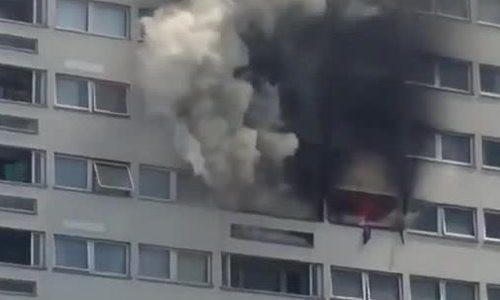 
Cháy chung cư 22 tầng ở London, người dân hoảng loạn tìm lối thoát
