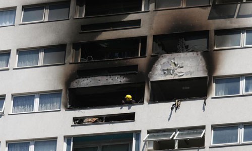 
Gần như toàn bộ căn hộ ba phòng trên tầng 12 đều bị phá hủy bởi ngọn lửa. Ảnh: PA.
