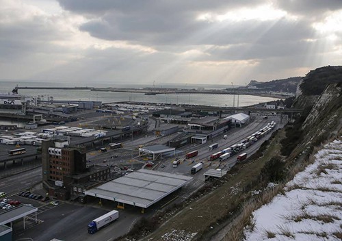 Cảng Dover, thuộc thị trấn Dover, hạt Kent, đông nam nước Anh.
