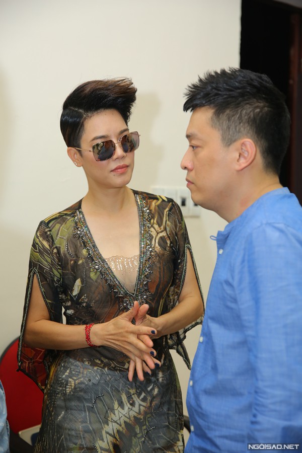 Chiều 4/6, Thu Phương xuất hiện tại buổi ghi hình vòng Đối đầu - Giọng hát Việt 2018 tại TP HCM với vẻ ngoài cá tính.