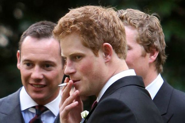 Hoàng tử Harry đã từ bỏ hoàn toàn thói quen hút thuốc lá kể từ khi có vợ.