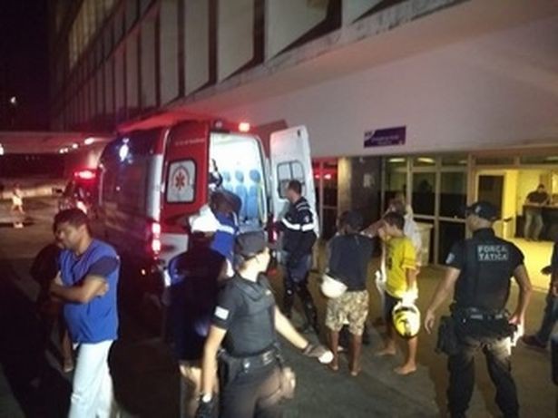 Xe cứu thương nhanh chóng có mặt tại hiện trường để đưa Jose đi cấp cứu