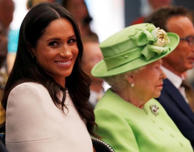 Gu thời trang của công nương Meghan Markle pha trộn phong cách quyến rũ của một người đẹp trên thảm đỏ và một thành viên hoàng gia, mang đến những bất ngờ thú vị.