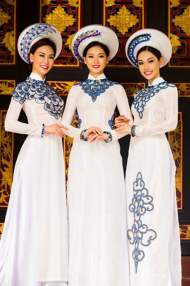 Chị gái của Khánh Linh (ở giữa) đều là những người đẹp nổi tiếng, gồm Phạm Thùy Linh (bên trái) và Phạm Phương Linh (bên phải).