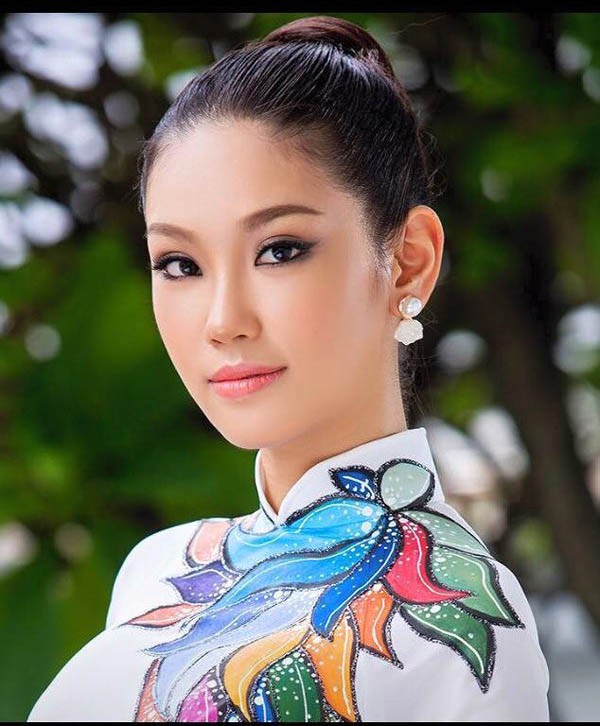 Phương Linh là sinh viên trường Đại học Y Khoa Phạm Ngọc Thạch với chiều cao 1m73, số đo ba vòng 82-60-92 (cm). Cô đại diện Việt Nam dự thi Hoa hậu Quốc tế 2016.