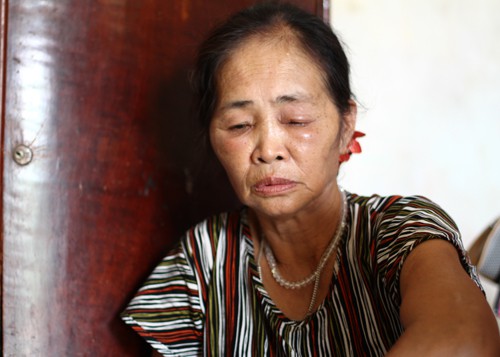 B&agrave; Trọng, mẹ chị Hương cho biết hai gia đ&igrave;nh đ&atilde; thống nhất được phương &aacute;n nu&ocirc;i Hải v&agrave; Minh tốt nhất. Ảnh: Phan Dương.