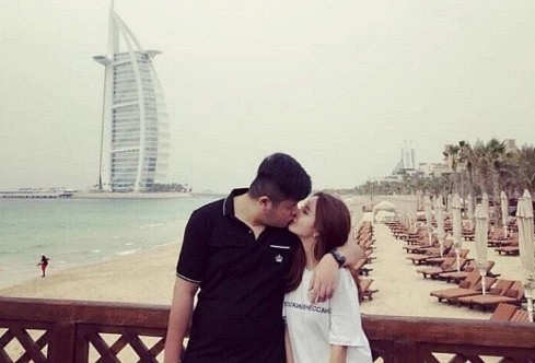 Trương v&agrave; bạn g&aacute;i hotgirl thường xuy&ecirc;n đi chơi - Ảnh: Sina.