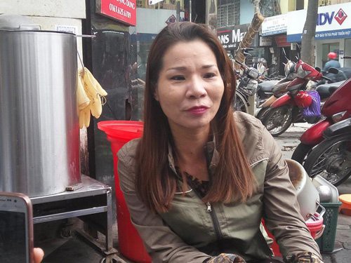 Chị Tạ Thị Thu Trang, người bị trao nhầm cho b&agrave; Nguyễn Mai Hạnh (65 tuổi, ở phố Qu&aacute;n Th&aacute;nh, quận Ba Đ&igrave;nh, H&agrave; Nội) c&aacute;ch đ&acirc;y 42 năm ở nh&agrave; hộ sinh quận Ba Đ&igrave;nh.