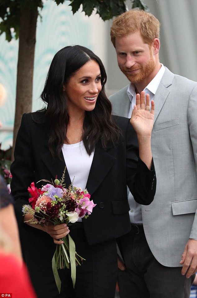 Meghan bị cha đánh giá là ăn mặc lỗi thời.