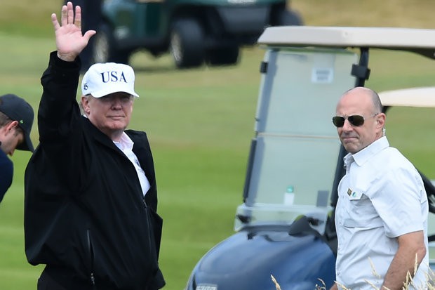 Đặc vụ Mỹ tháp tùng, bảo vệ Tổng thống Trump trên sân golf