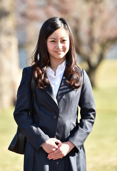 Công chúa Kako sinh năm 1994, là con gái thứ hai của Hoàng tử Fumihito - người xếp thứ hai trong danh sách kế vị của hoàng gia Nhật Bản. Gần đây, cô hoàn thành khóa học ngành Quản lý sân khấu và Thiết kế trình diễn tại Đại học Leeds (Yorkshire, Anh). Rời nước Anh, công chúa sẽ hoàn thành chương trình học lấy bằng cử nhân Đại học Cơ đốc giáo quốc tế tại Tokyo. Ảnh: Reuters.