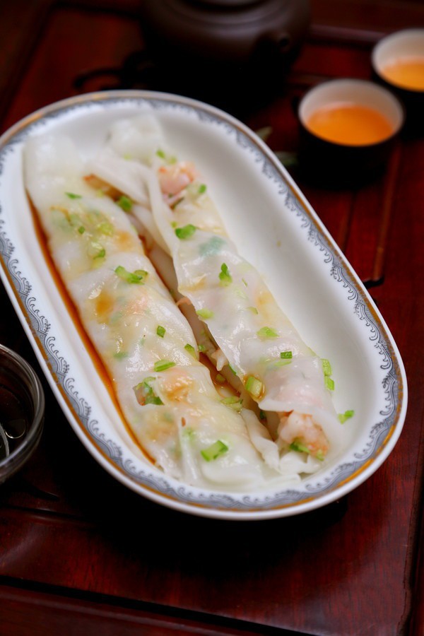 Ch&uacute;c bạn ngon miệng với m&oacute;n b&aacute;nh cuốn t&ocirc;m n&agrave;y nh&eacute;!