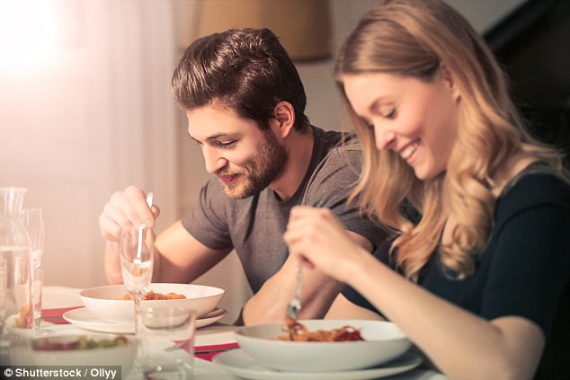 
Những người ăn tối sớm hoặc ăn tối trước khi ngủ ít nhất 2 giờ đồng hồ sẽ có nguy cơ bị ung thư thấp hơn.
