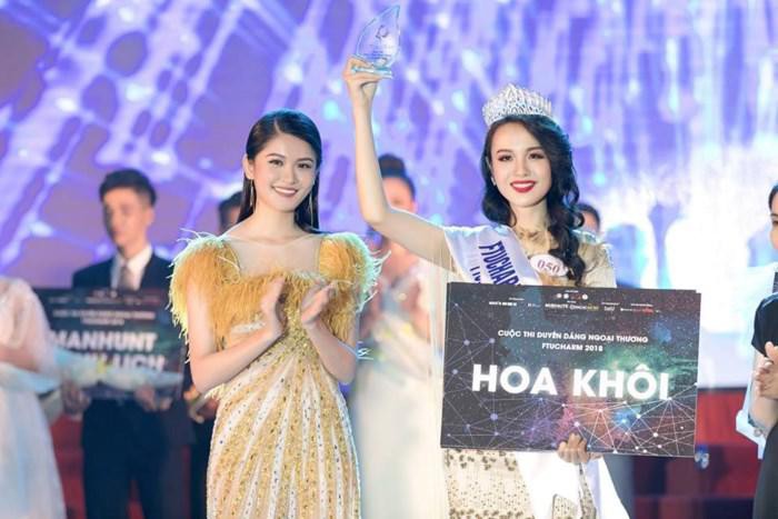 Hoa khôi đại học Ngoại thương kể, thời gian đầu cô lên mạng tìm hiểu về nhiều phương pháp giảm cân, đồng thời tham khảo ý kiến bạn bè. “Vì quá nôn nóng với cân nặng, em đã giảm cân một cách tiêu cực. Mỗi ngày em chỉ ăn một bữa, cân nặng giảm nhanh nhưng người xanh lét không có sức sống. Lúc ấy, việc học của em cũng bị ảnh hưởng. Vì quá mệt mỏi nên em không tiếp thu được nhiều bài giảng của thầy cô. Cảm thấy không ổn, em dừng chế độ ăn kiêng và chuyển sang tập thể dục, ăn uống điều độ. Cân nặng giảm chậm hơn nhưng sức khoẻ của em không bị ảnh hưởng. Khoảng gần 2 năm em giảm được 32 kg và em duy trì cân nặng cho đến tận bây giờ”- Thuỷ Tiên kể.