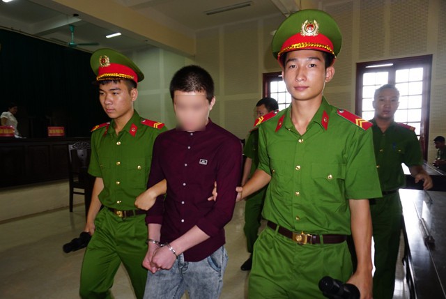 
17 tuổi, Nguyễn Văn Khánh phải chịu mức án 6 năm tù về tội Hiếp dâm người dưới 16 tuổi.
