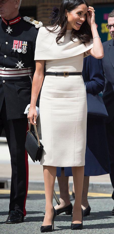 Sáng 14/6, khi cùng Nữ hoàng Anh tới thăm hạt Chester, cựu diễn viên Mỹ chọn bộ váy màu kem của Givenchy, người cũng đã thiết kế váy cưới cho cô. Bộ trang phục có giá hơn 5.300 USD được cô kết hợp cùng thắt lưng đen 460 USD và túi xách tay 1.200 USD. Cùng với đôi giày cao gót đen của Sarah Flint và khuyên tay đính kim cương và ngọc trai (món quà mà Meghan được nhận từ Nữ hoàng), toàn bộ trang phục và phụ kiện của cô trị giá khoảng 5.700 USD.