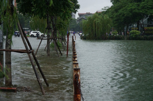 Nước ngập khắp nơi.