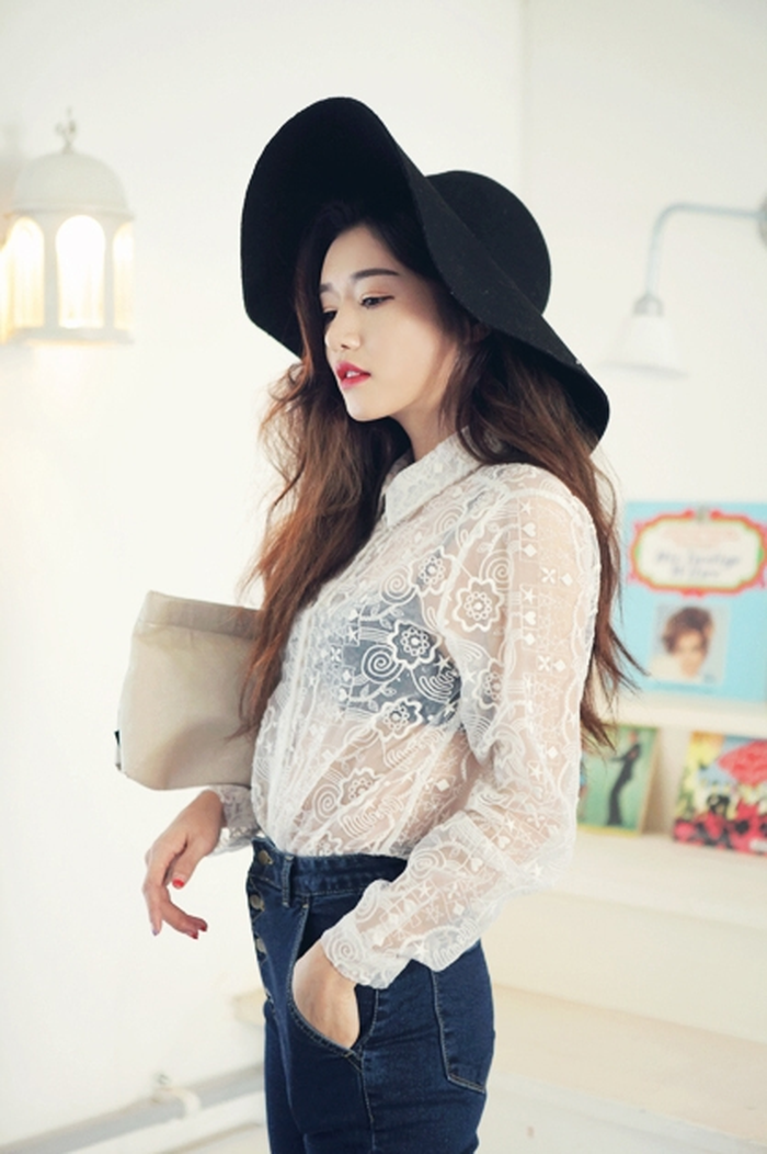 Xuyên thấu là trang phục cấm kỵ nơi công sở