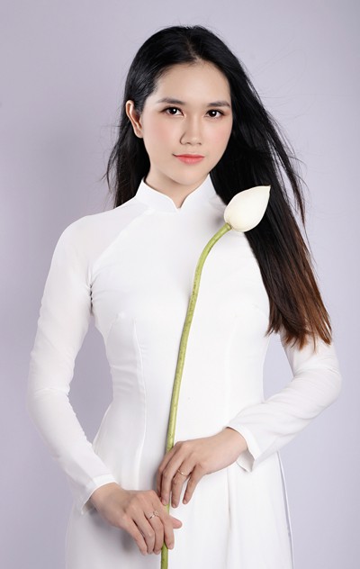 Thùy Dương sinh năm 1990, từng vào top 20 Hoa hậu Việt Nam 2010. Cô kém chồng 13 tuổi.