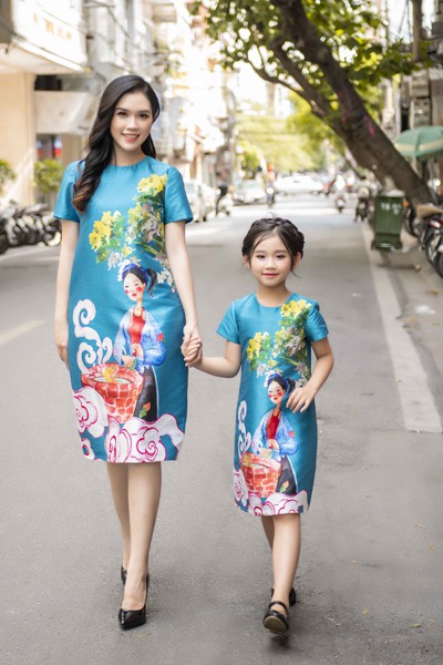 
Vẻ xinh đẹp của Thùy Dương và con gái - bé Minh Thùy.
