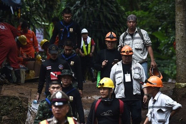 
Nhóm giải cứu đội bóng đá nhí mắc kẹt trong hang động Thái Lan cũng đến Lào để hỗ trợ.
