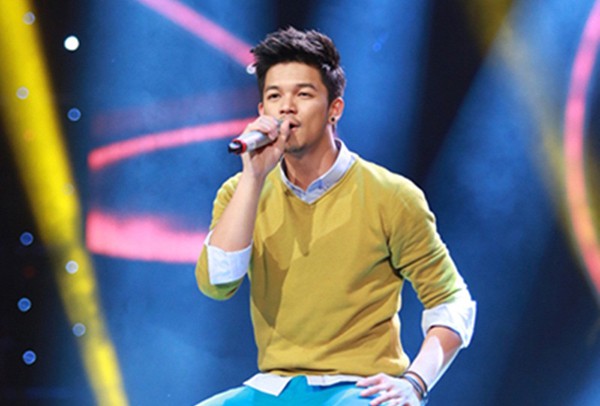 
Trọng Hiếu gây ấn tượng tại Vietnam Idol 2015 với vẻ thư sinh cùng giọng hát ấm áp.
