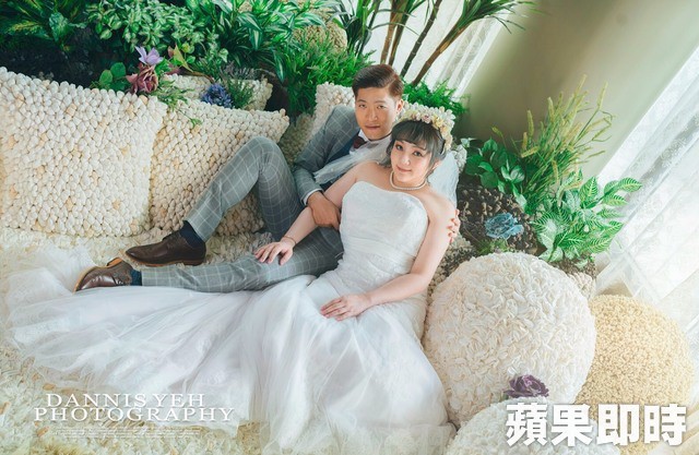 Tạ Y Kỳ v&agrave; bạn trai k&eacute;m 11 tuổi Nhạc Tử L&acirc;u hạnh ph&uacute;c với bộ ảnh cưới tại Studio