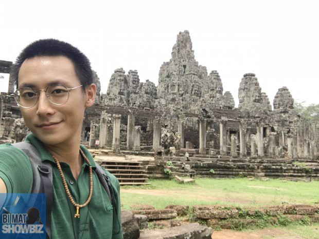
Cách đây không lâu, hình ảnh của Rocker Nguyễn trong chuyến du lịch Campuchia từng bị rò rỉ trên mạng xã hội.
