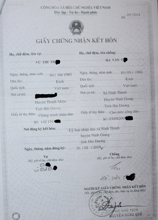
Giấy chứng nhận kết hôn giữa chị Th. và anh T. được UBND xã Ninh Thành đăng ký vào ngày 26/2/2018. Ảnh: Đ.Tùy
