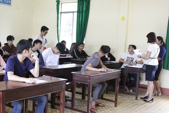 Các thí sinh tại Đắk Lắk trong kỳ thi THPT quốc gia 2018. Ảnh: Trần Lộc.