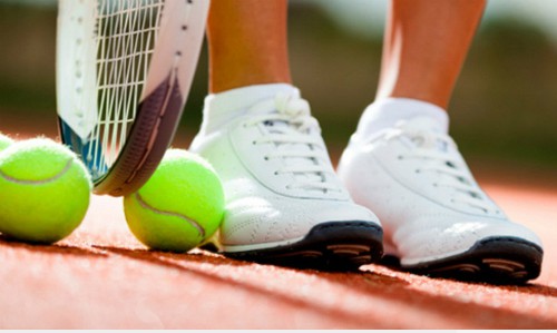
Giày, vợt tốt để chơi tennis có giá tiền không rẻ - Ảnh: NewEnglandsealcoating.
