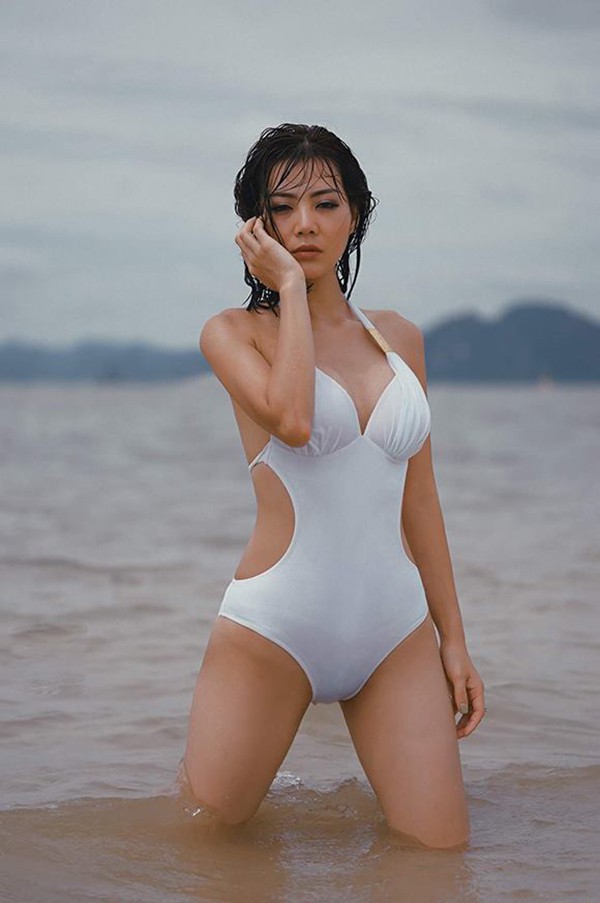 Thanh Hương sinh năm 1988, từng giành ngôi Á khôi 2 của cuộc thi Hoa khôi Hải Dương 2006. Ở ngoài đời, cô thường ăn mặc gợi cảm mỗi lần xuất hiện trước công chúng. Nữ diễn viên thỉnh thoảng chụp hình với bikini để lưu giữ nét đẹp thanh xuân.