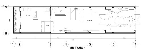 Mặt bằng tầng 1 gồm gara để xe, phòng khách - có chỗ đặt đàn piano, phòng ăn, bếp, giếng trời và một nhà vệ sinh.