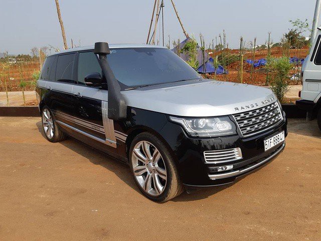 Range Rover SVAutobiography.