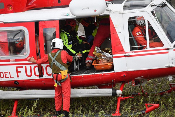 
Công tác cứu hộ, tìm kiếm thi thể nạn nhân được giới chức Italy tích cực thực hiện.
