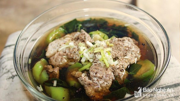 M&oacute;n canh c&aacute;y nấu k&egrave;m với rau đay, m&ugrave;ng tơi v&agrave; mướp rất m&aacute;t l&agrave;nh v&agrave; bổ dưỡng. Ảnh: Việt H&ugrave;ng